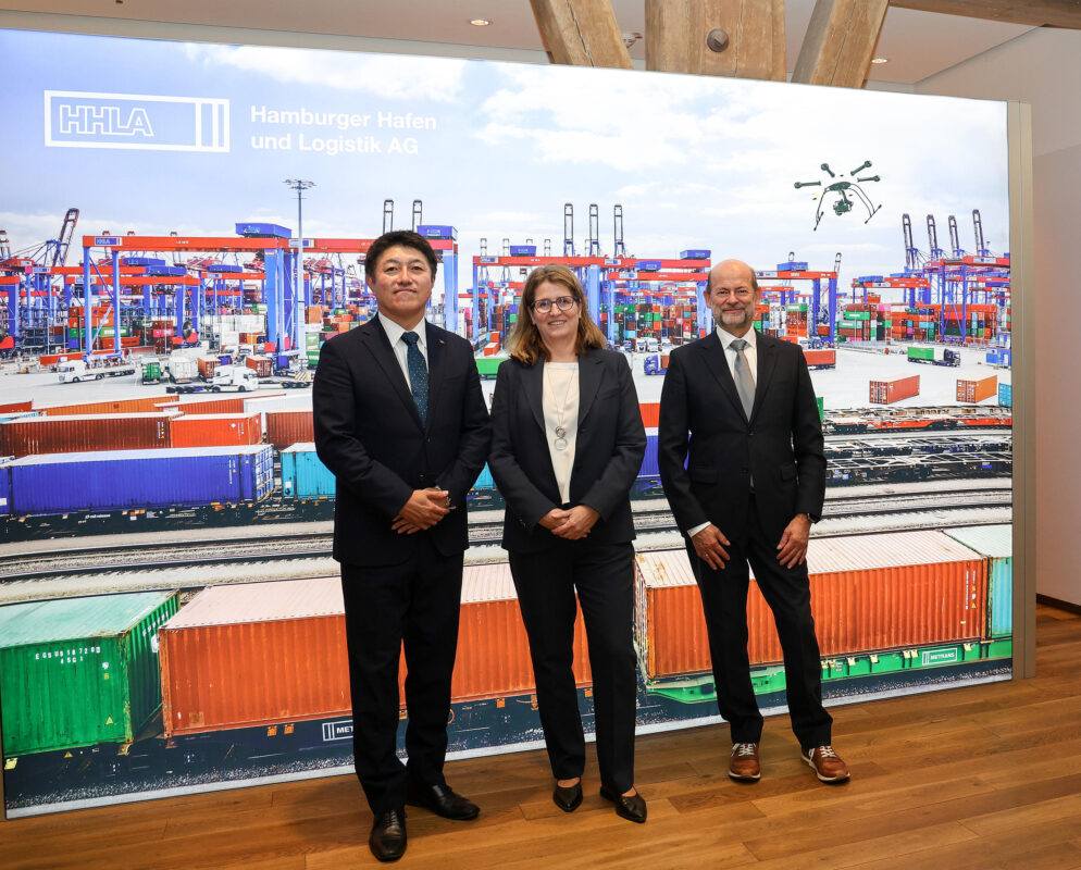 Daimler Truck, HHLA, Kawasaki partner on hydrogen supply